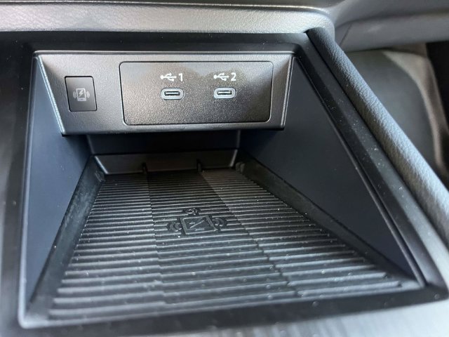 Used 2025 Nissan Kicks SR FWD image 30