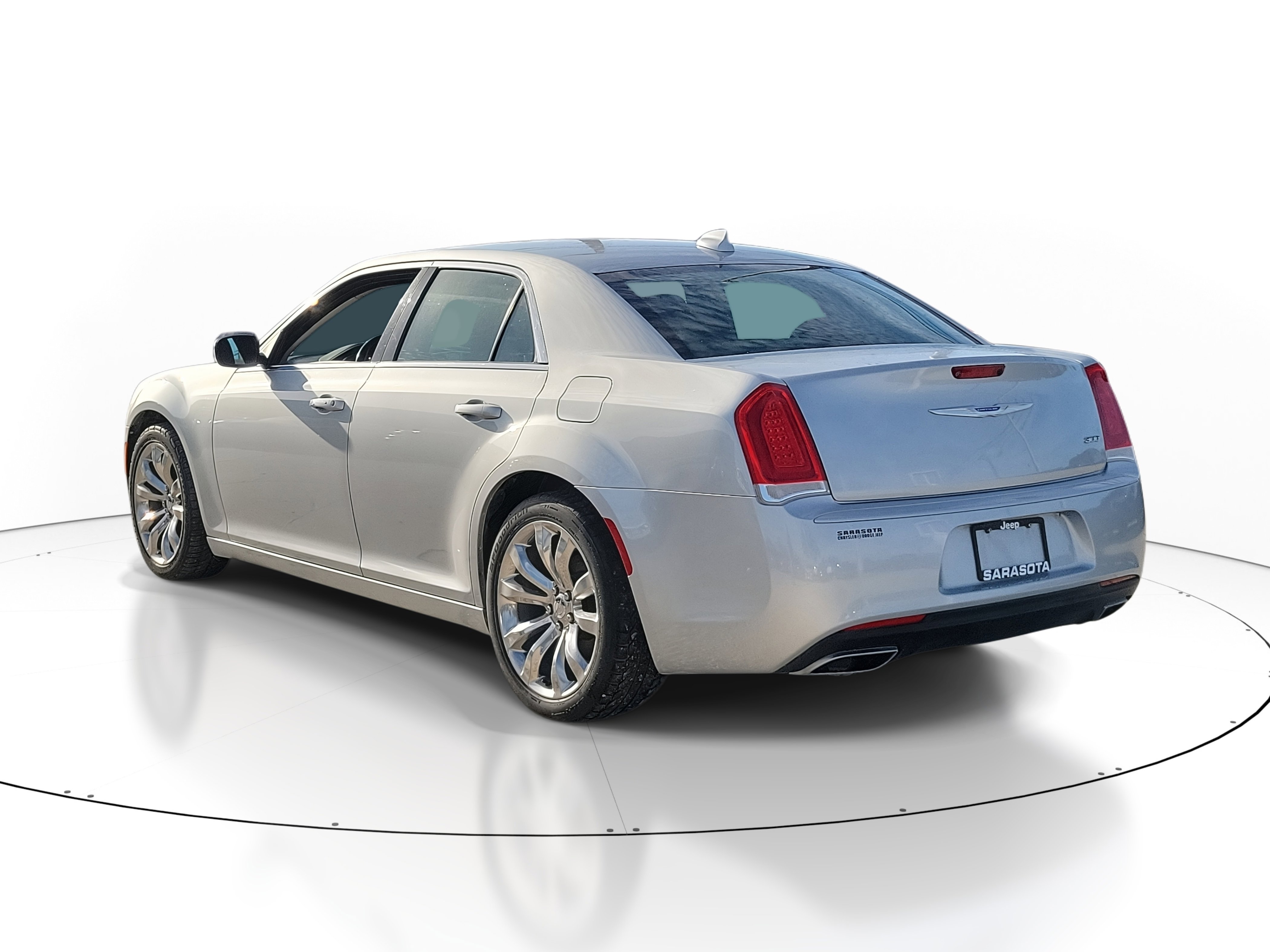 Used 2019 Chrysler 300 Touring w/ Chrome Appearance Package image 4