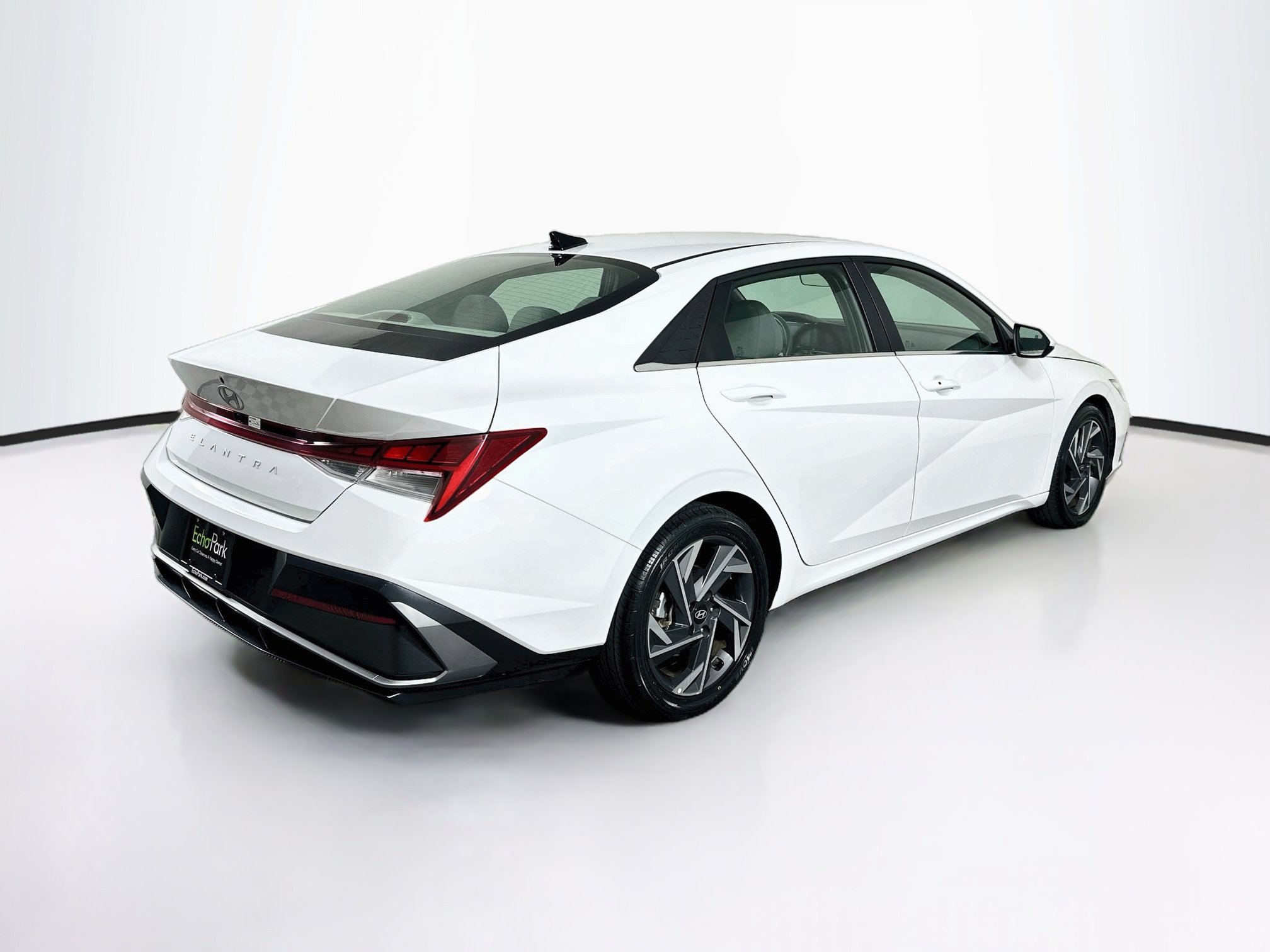 Used 2025 Hyundai Elantra SEL FWD image 9