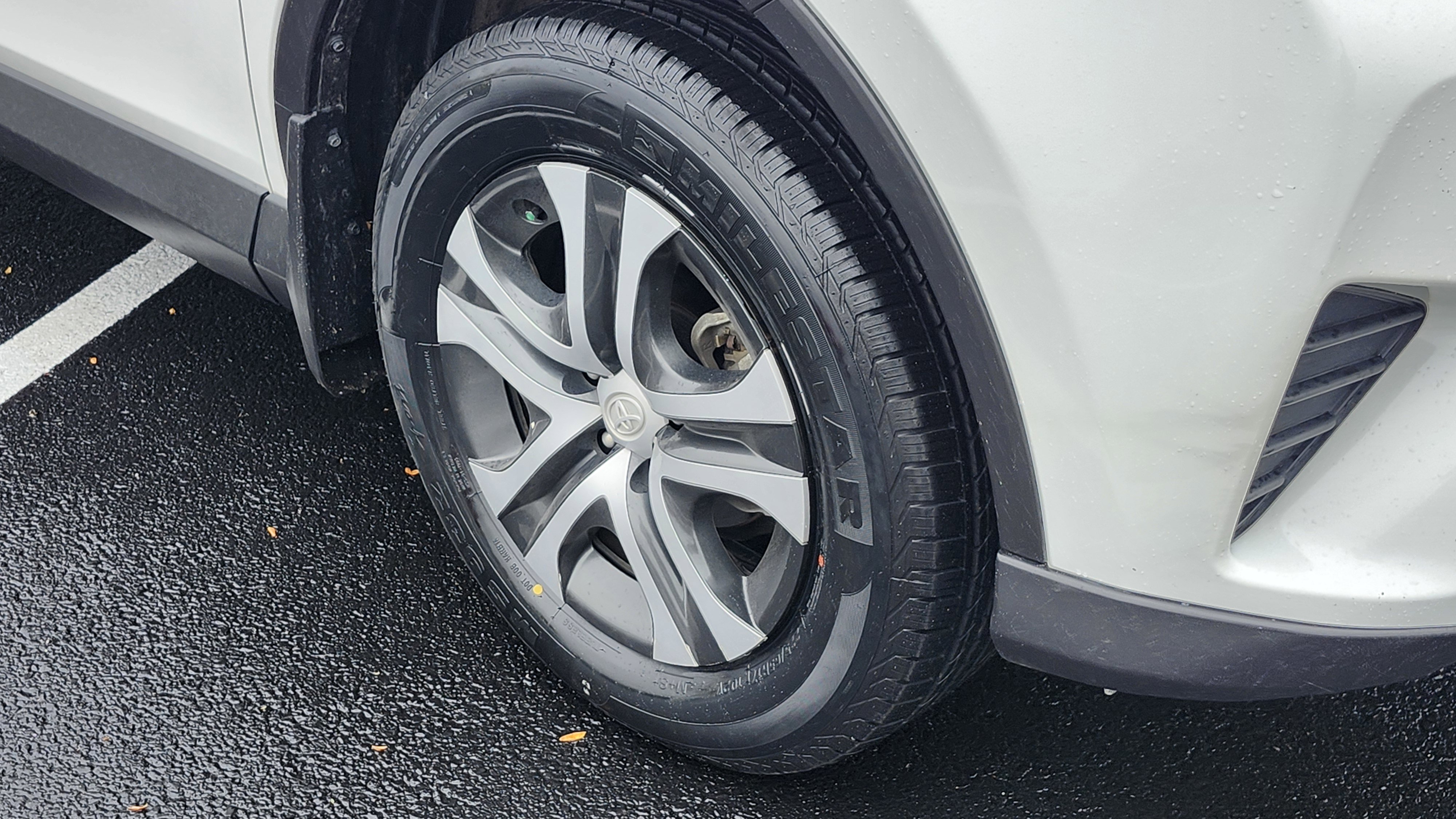 Used 2017 Toyota RAV4 LE image 5