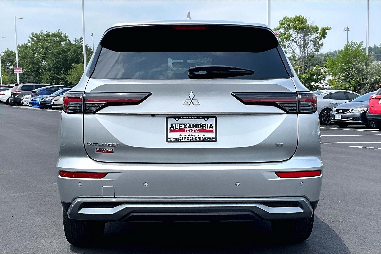 Used 2025 Mitsubishi Outlander SE AWD/4WD image 4