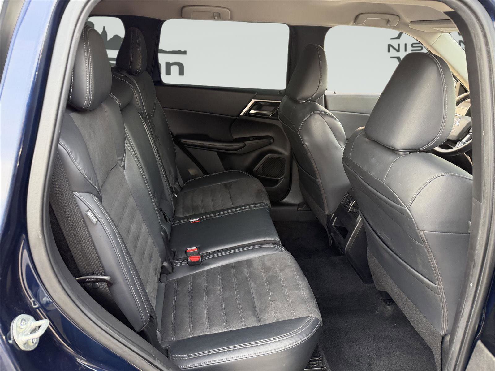 Used 2022 Mitsubishi Outlander SE image 29