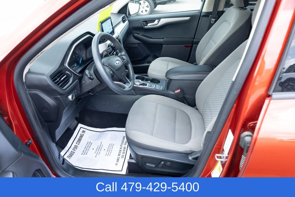 Used 2020 Ford Escape SE image 18