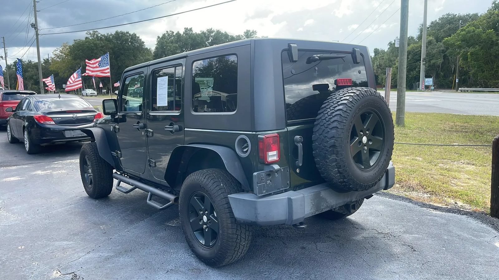 Used 2010 Jeep Wrangler Unlimited Rubicon w/ Dual Top Group AWD/4WD image 5
