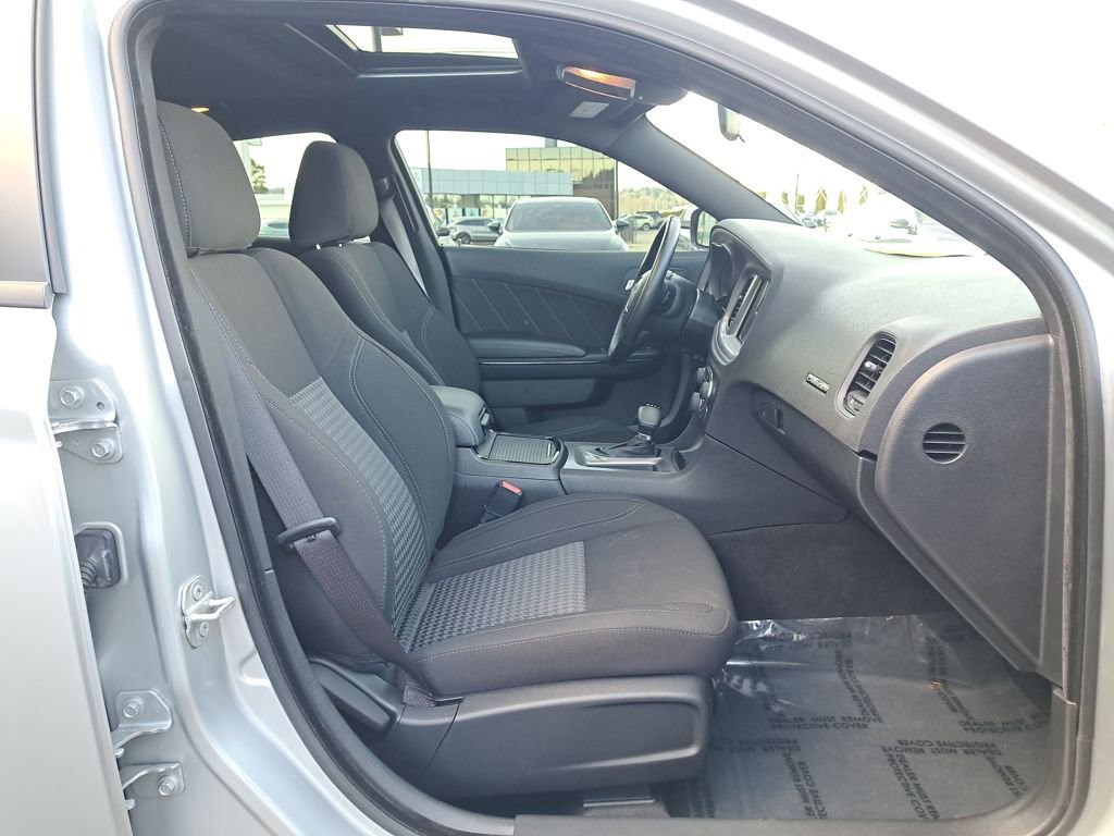 Used 2023 Dodge Charger SXT w/ Blacktop Package image 17