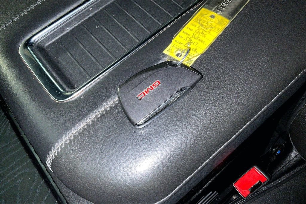 Used 2022 GMC Yukon XL Denali AWD/4WD image 13