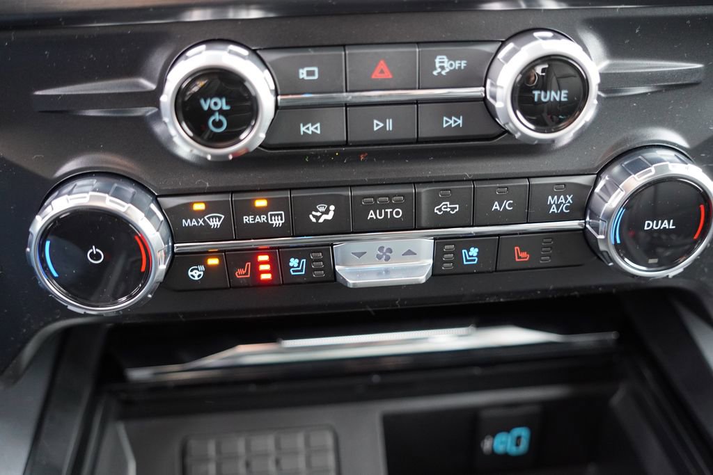 New 2026 Ford F350 Lariat w/ Black Appearance Package image 16