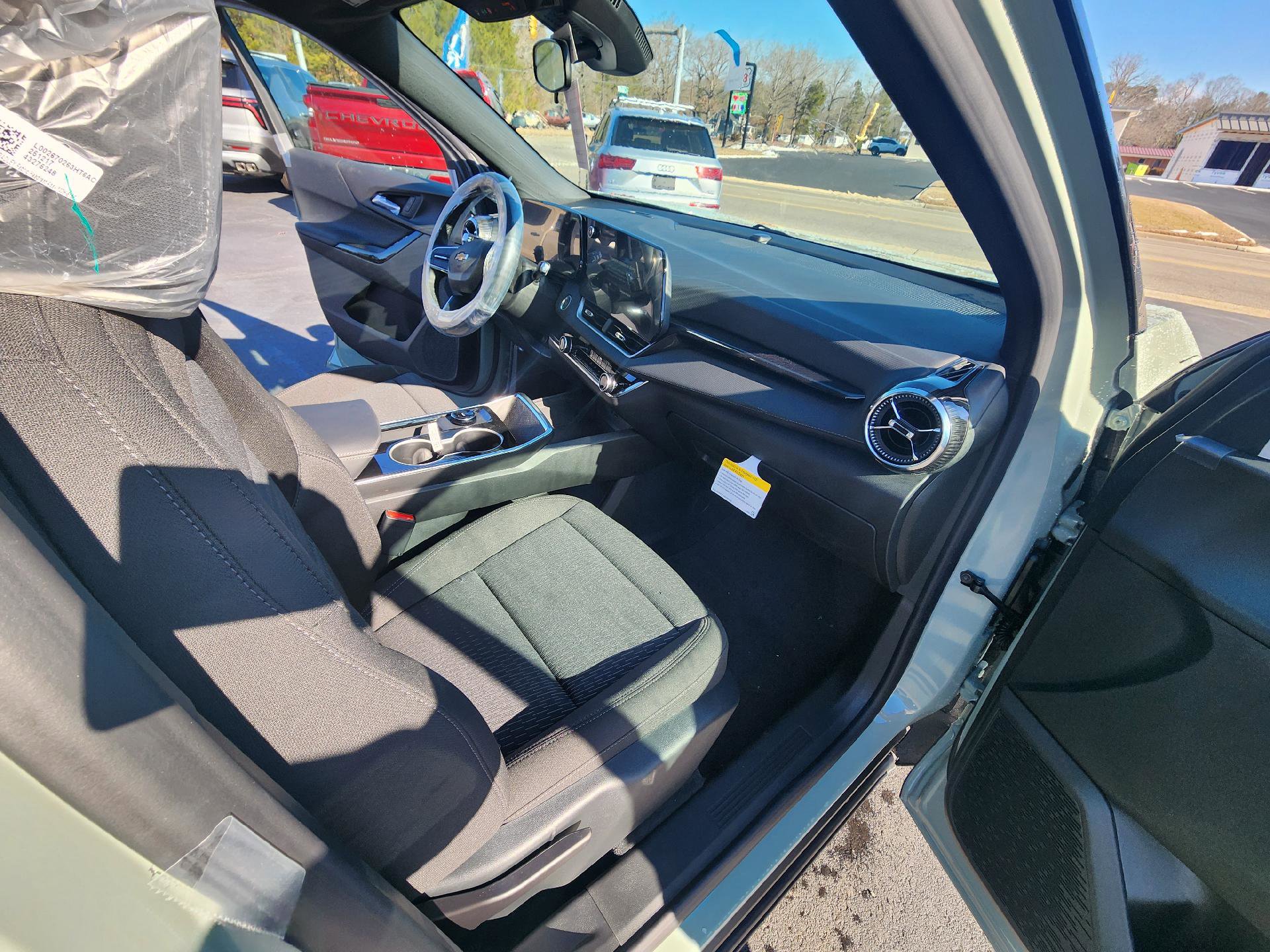 New 2026 Chevrolet Equinox LT image 10