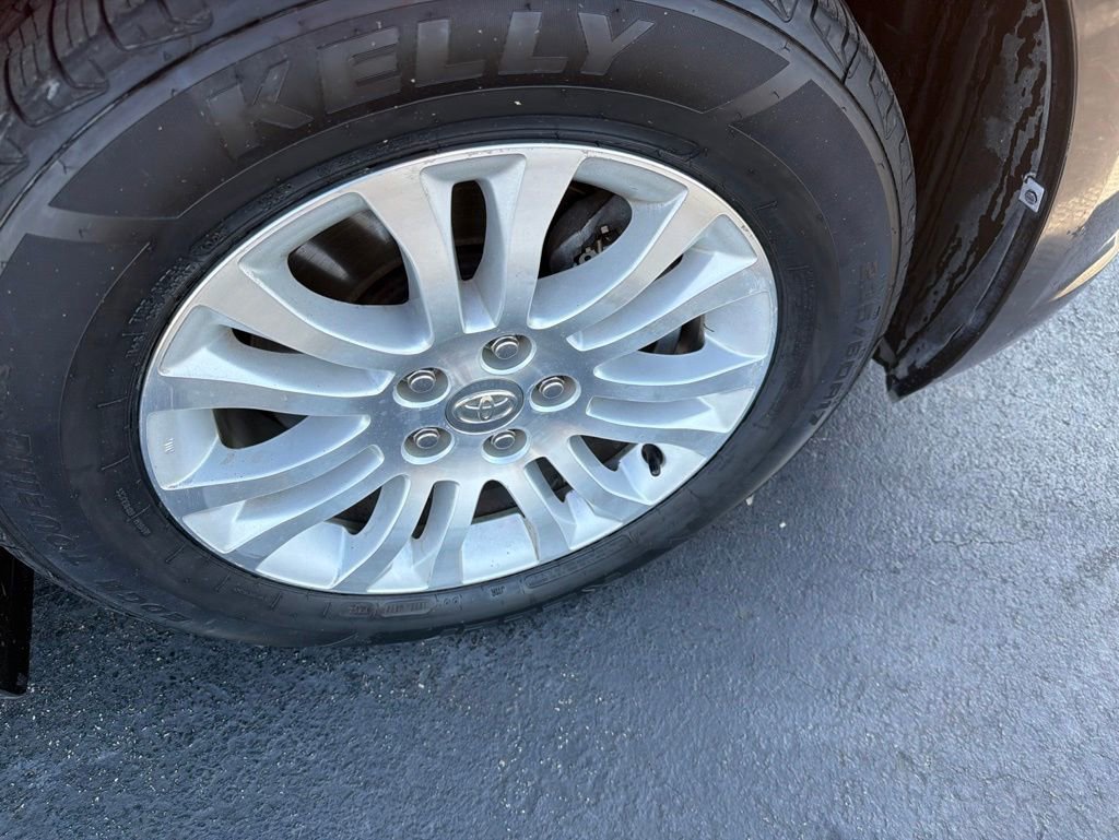 Used 2015 Toyota Sienna XLE Premium FWD image 4