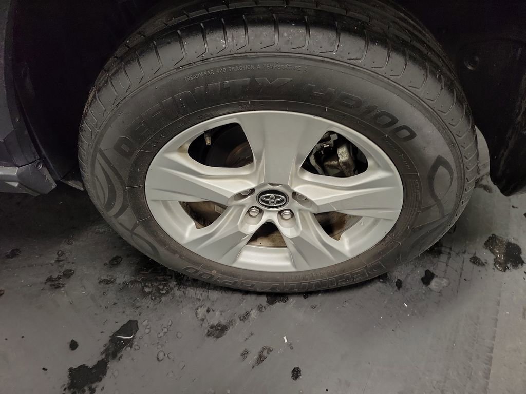 Used 2020 Toyota RAV4 XLE image 10