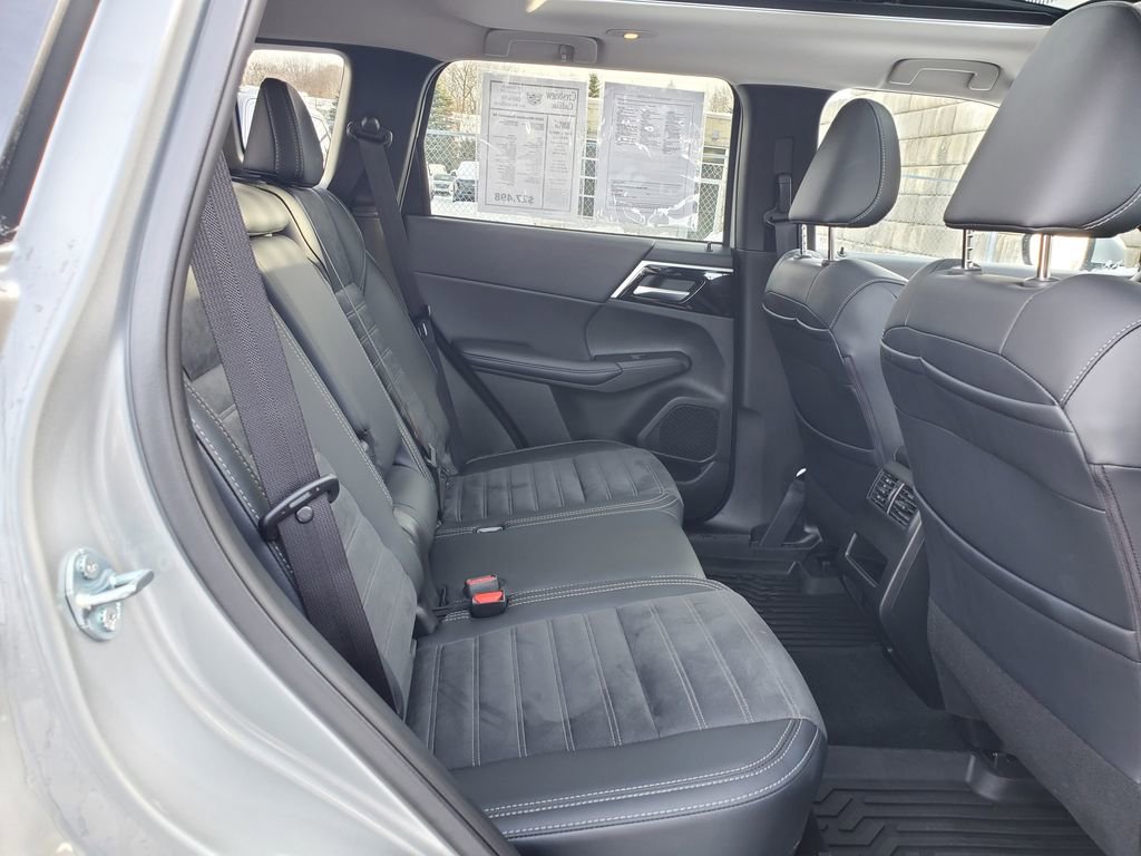Used 2024 Mitsubishi Outlander SE image 42
