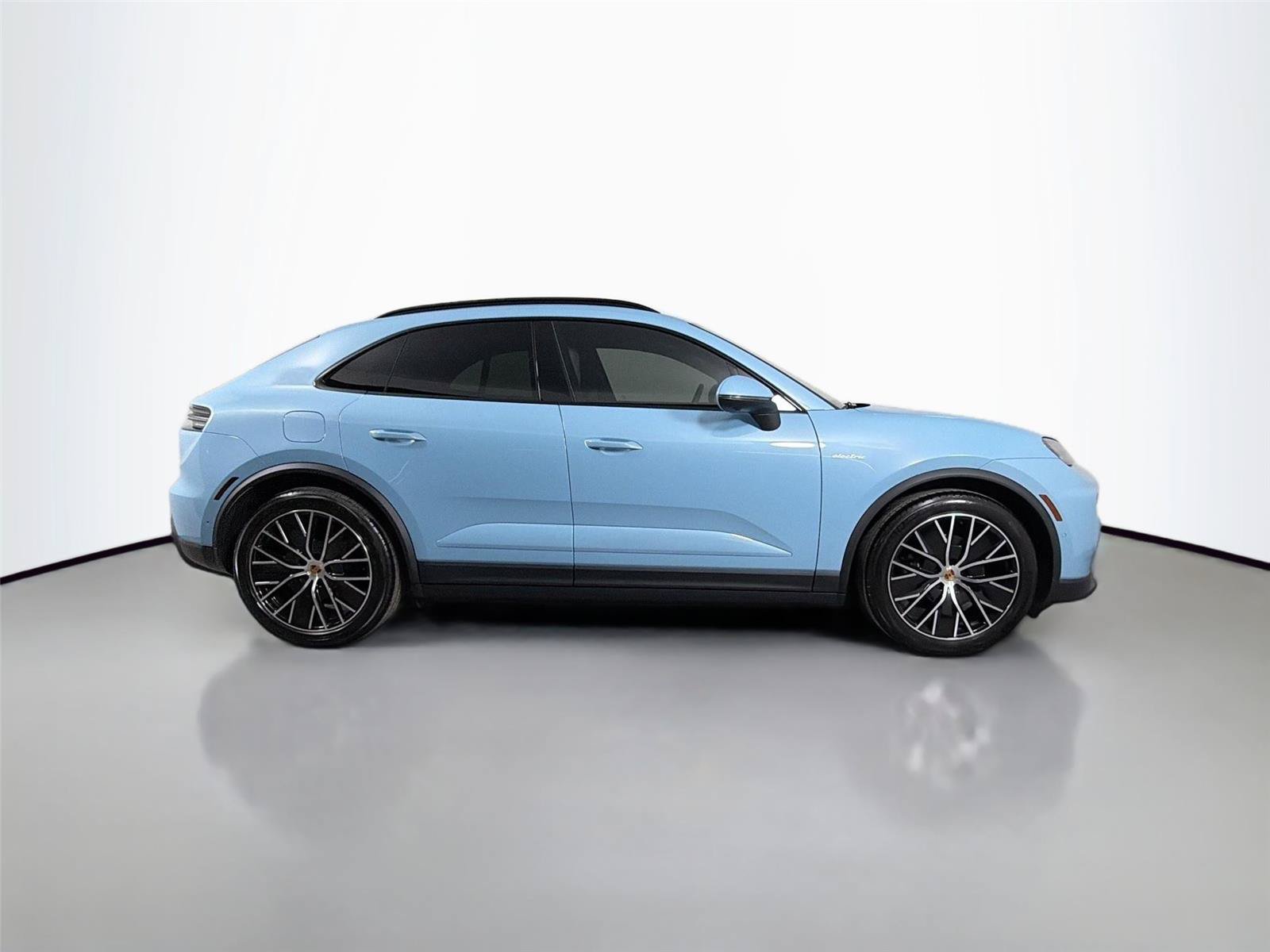 Certified 2026 Porsche Macan Electric RWD image 8