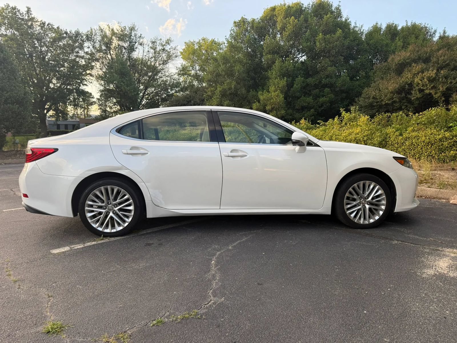 Used 2014 Lexus ES 350 w/ Ultra Luxury Package FWD image 5