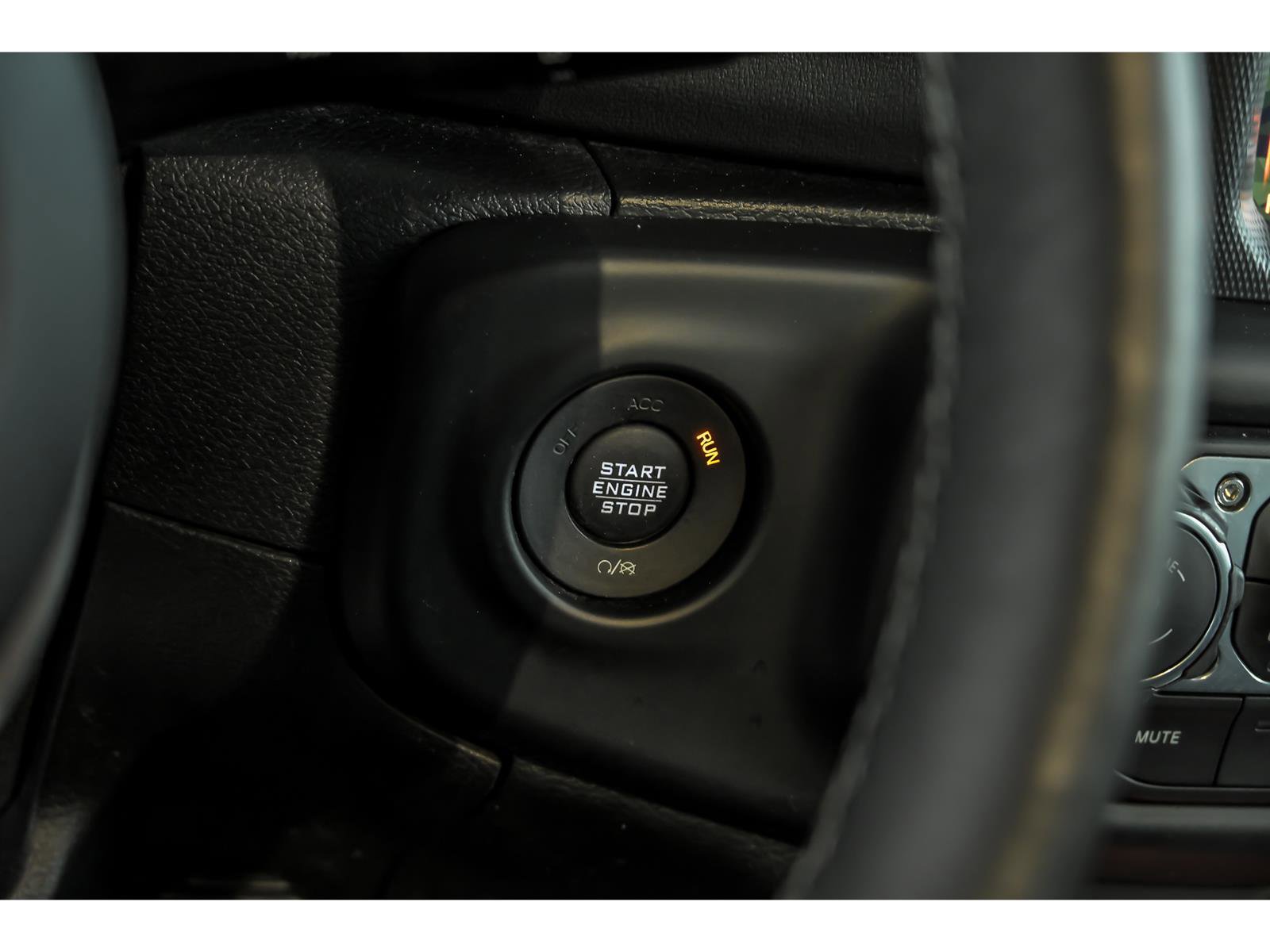 Used 2019 Jeep Wrangler Unlimited Sahara AWD/4WD image 18