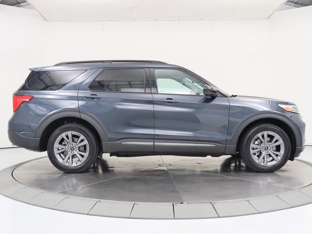 Used 2022 Ford Explorer XLT w/ Equipment Group 202A AWD/4WD image 6