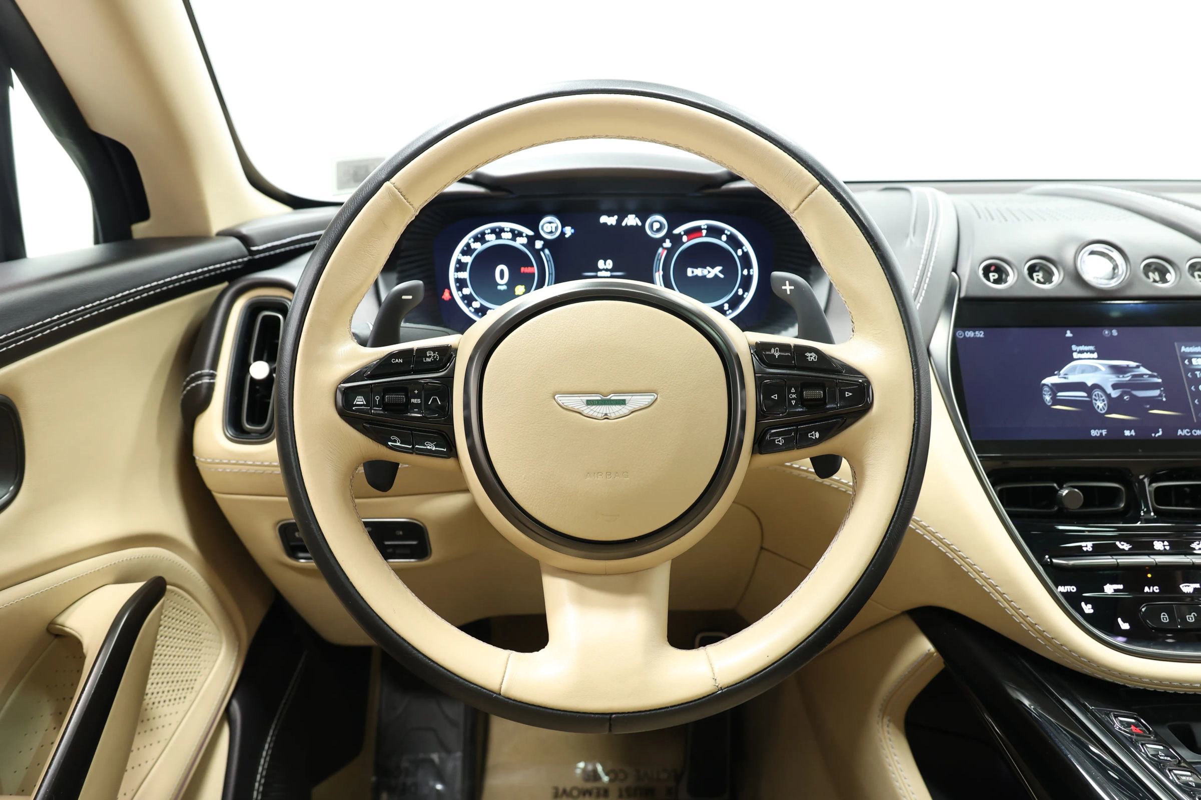 Used 2021 Aston Martin DBX image 24