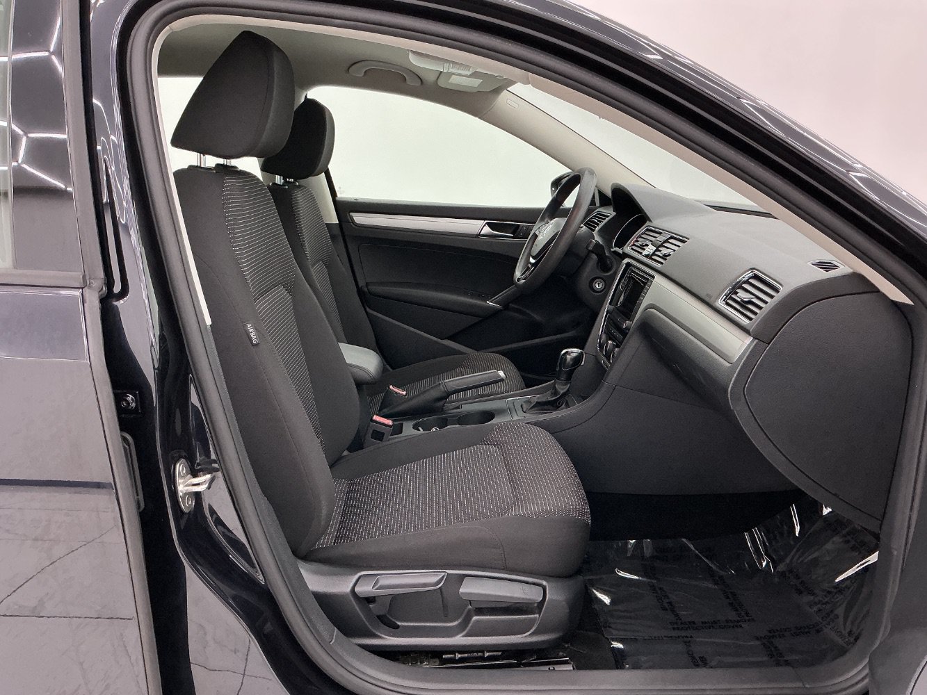Used 2018 Volkswagen Passat 2.0T S w/ Driver Assistance Package FWD image 15