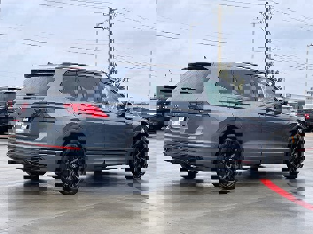 Used 2023 Volkswagen Tiguan SE R-Line image 8