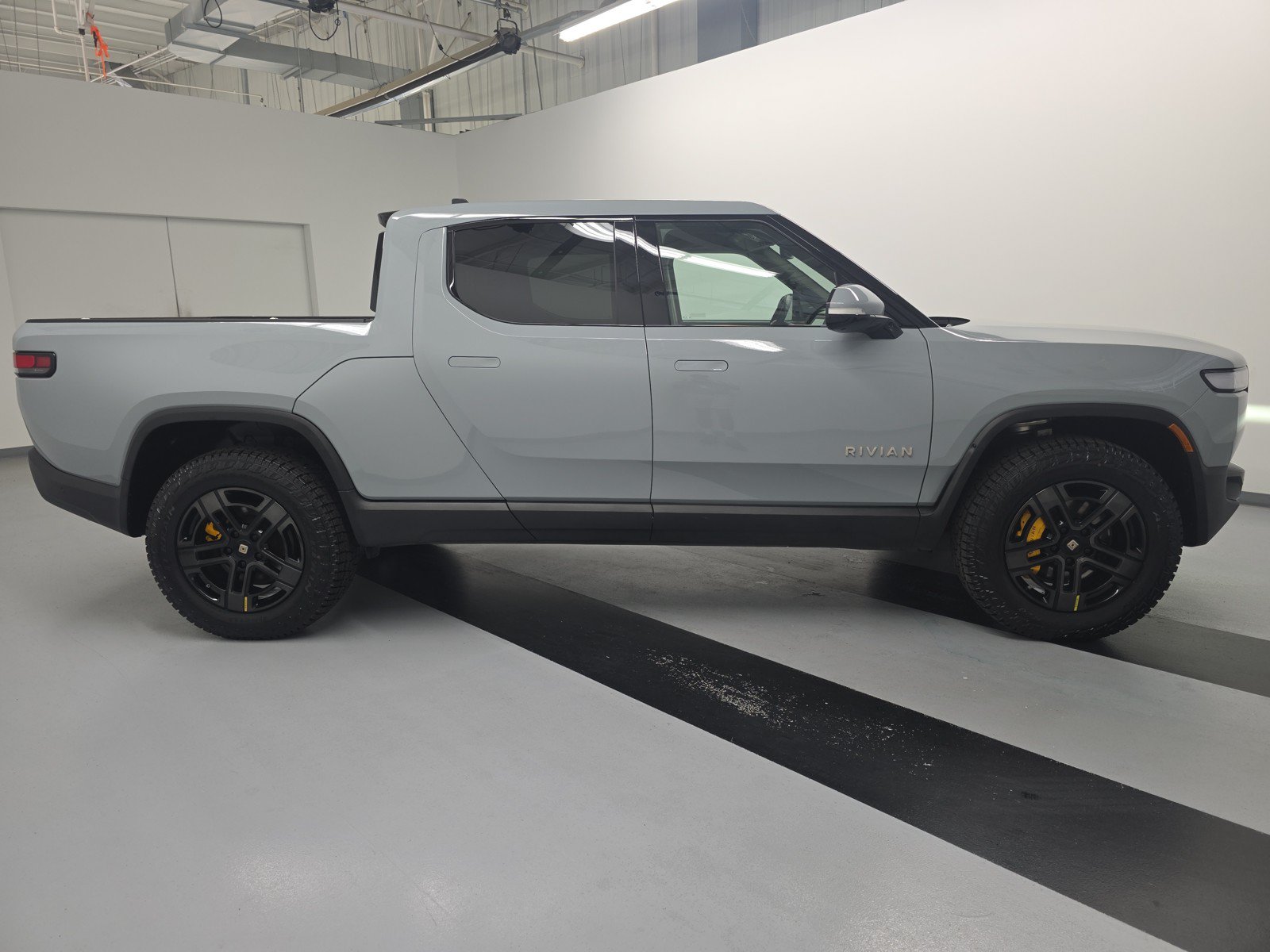 Used 2022 Rivian R1T Adventure AWD/4WD image 6