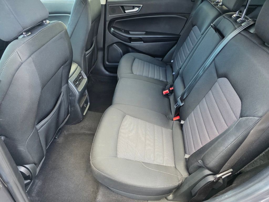 Used 2022 Ford Edge SE image 13
