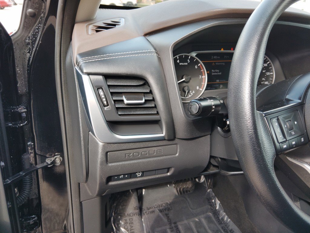 Used 2023 Nissan Rogue S image 15