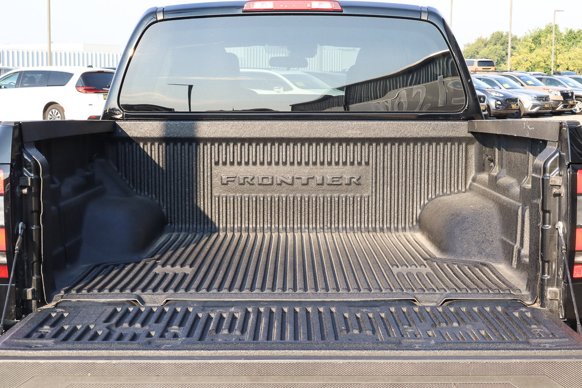 Used 2024 Nissan Frontier SV image 13