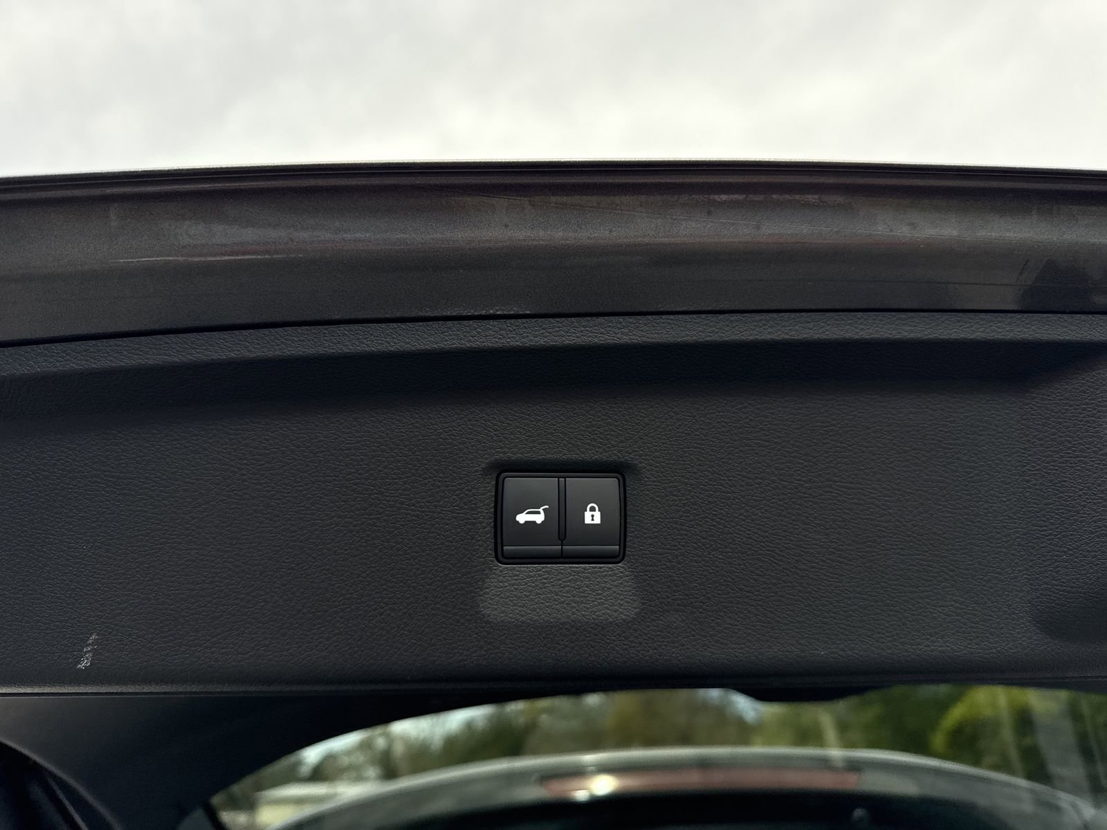 Used 2025 INFINITI QX60 Sensory image 38