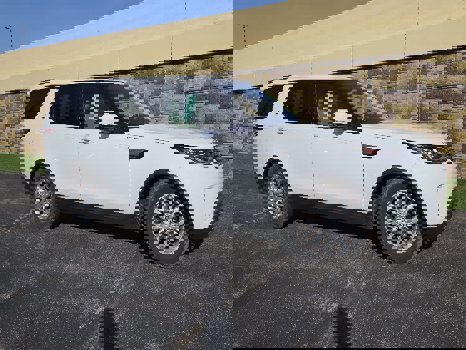 Used 2017 Land Rover Discovery SE image 3