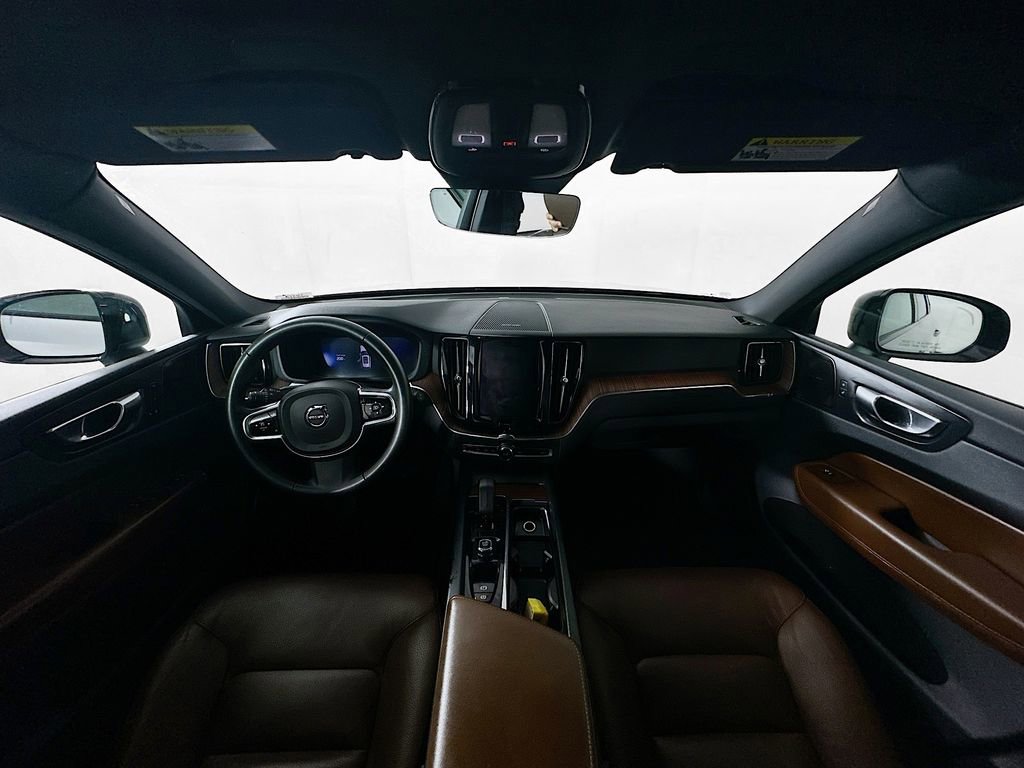 Used 2023 Volvo XC60 B5 Plus image 10