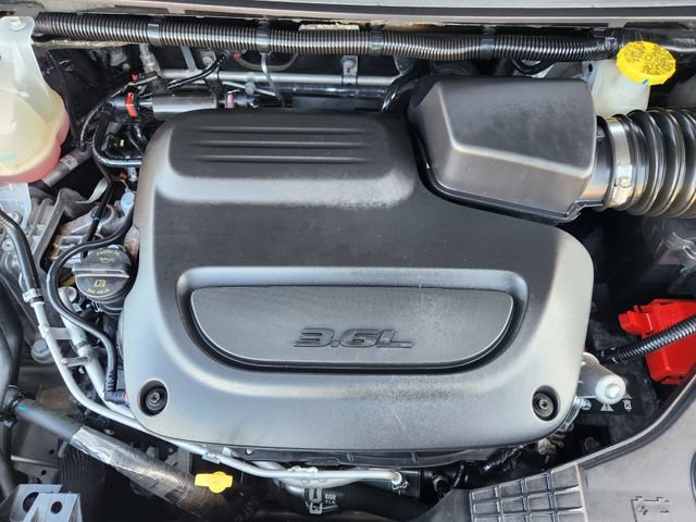 Used 2024 Chrysler Pacifica Touring-L FWD image 30