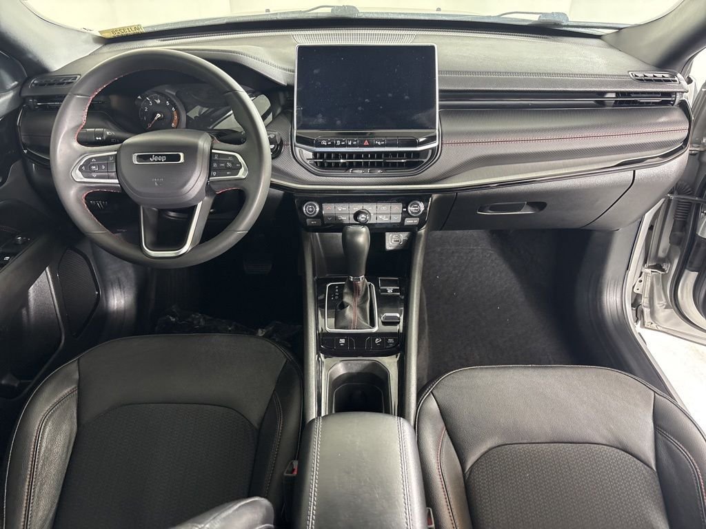 Used 2025 Jeep Compass Trailhawk AWD/4WD image 13