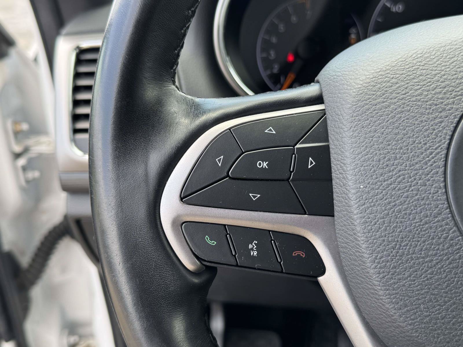 Used 2020 Jeep Grand Cherokee Altitude AWD/4WD image 11