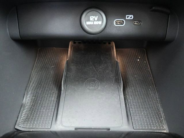 Used 2024 Volvo XC40 B5 Plus w/ Protection Package Premier image 11