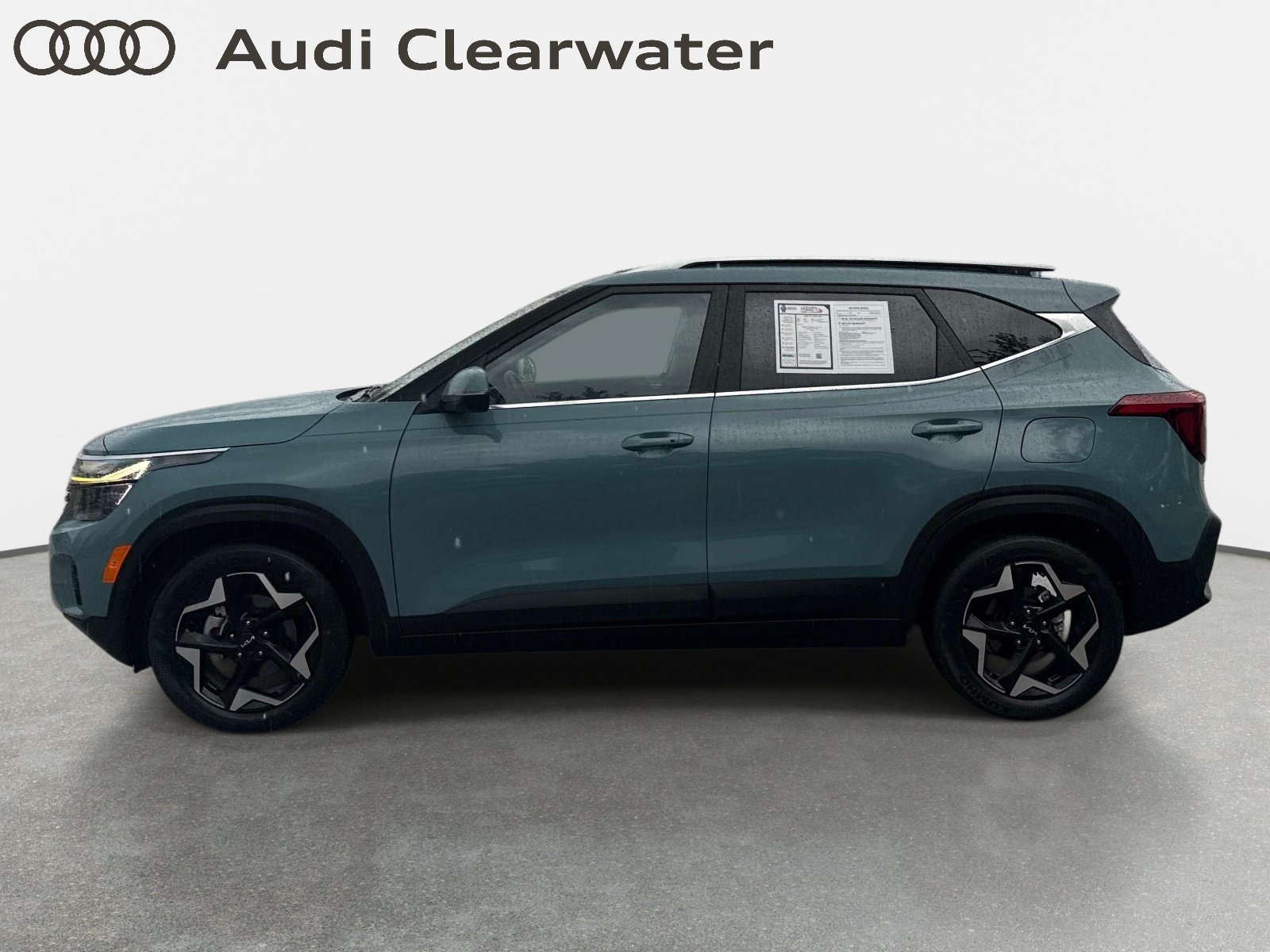 Used 2025 Kia Seltos EX FWD image 2