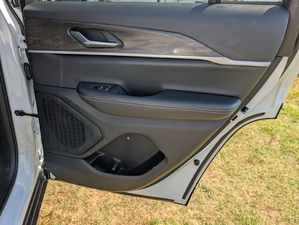 New 2026 Jeep Grand Cherokee Altitude RWD image 29