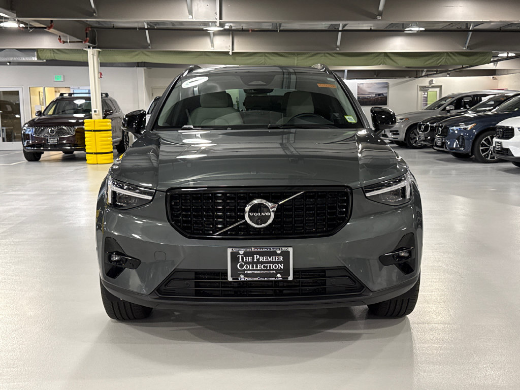 Certified 2026 Volvo XC40 B5 Plus AWD/4WD image 6