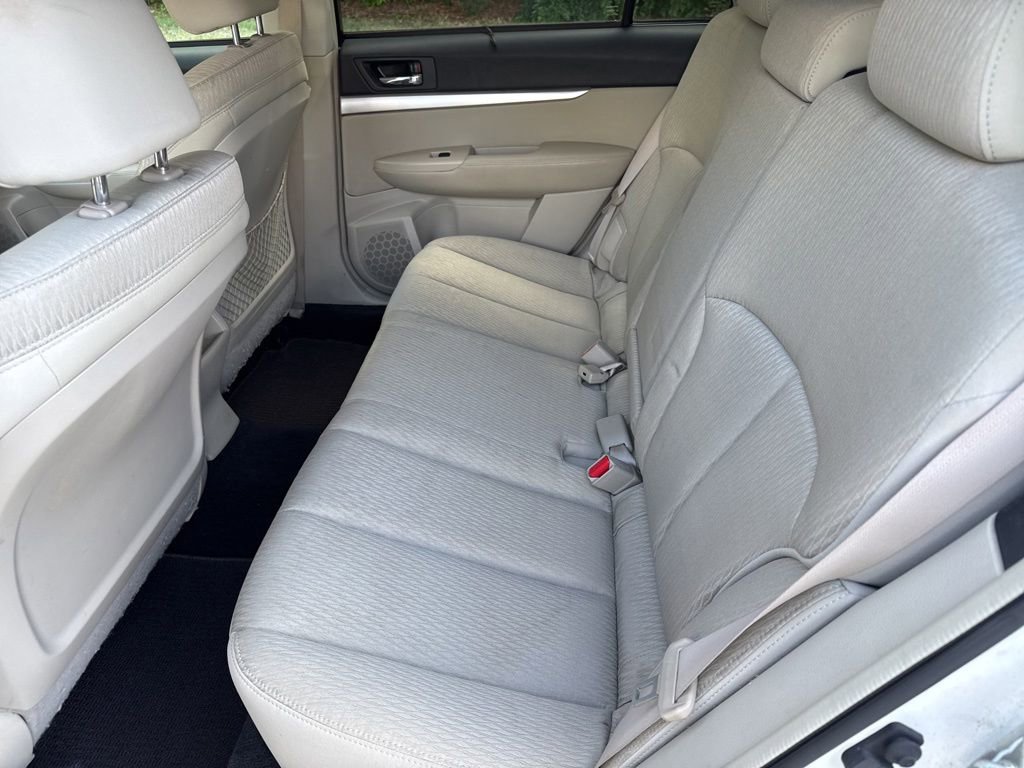 Used 2010 Subaru Outback 2.5i Premium AWD/4WD image 11