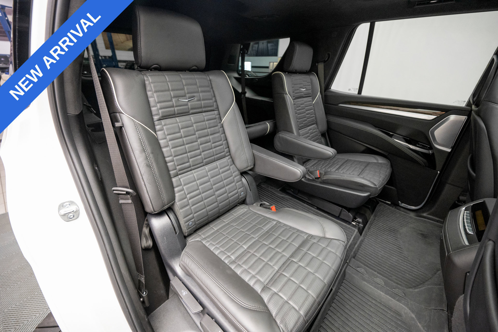 Used 2025 Cadillac Escalade Sport Platinum w/ LPO, Floor Liner Package AWD/4WD image 17