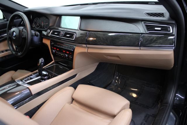 Used 2015 BMW 750Li xDrive AWD/4WD image 34