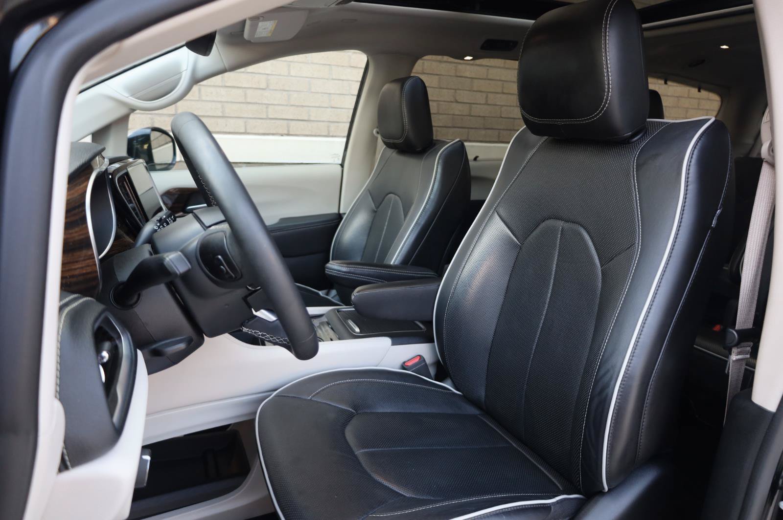 Used 2022 Chrysler Pacifica Limited FWD image 15