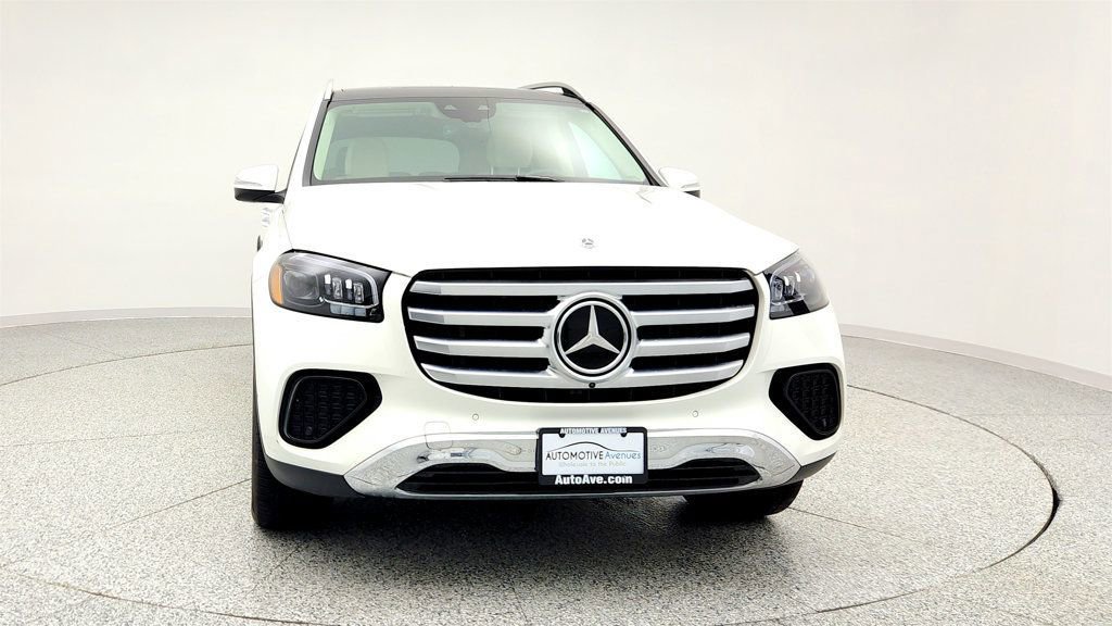 Used 2024 Mercedes-Benz GLS 450 4MATIC image 2