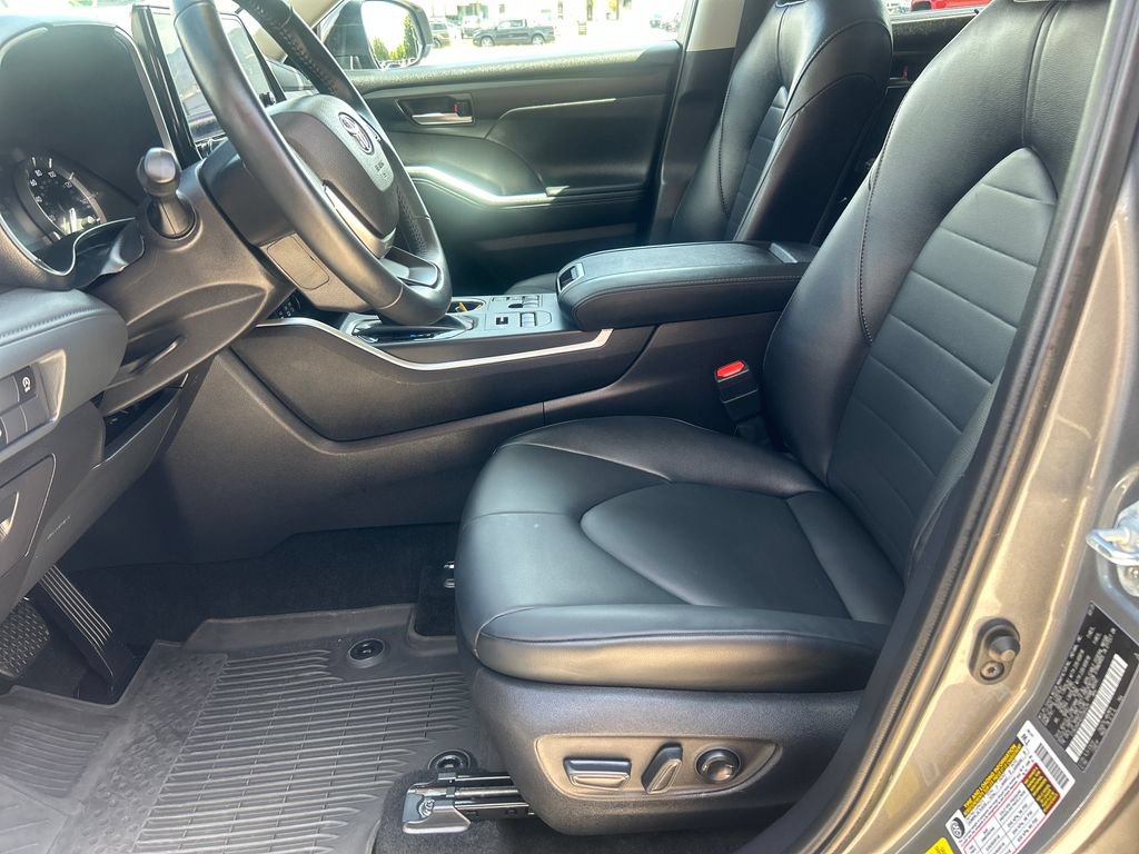 Certified 2025 Toyota Highlander XLE AWD/4WD image 10