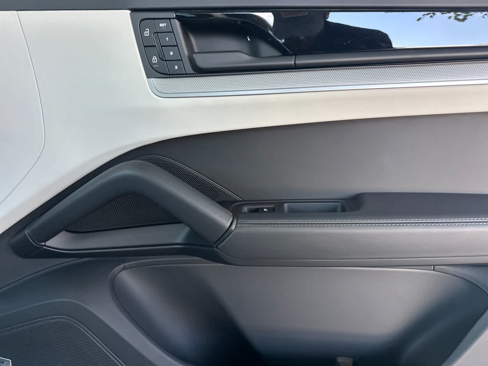 New 2026 Porsche Cayenne Coupe AWD/4WD image 19