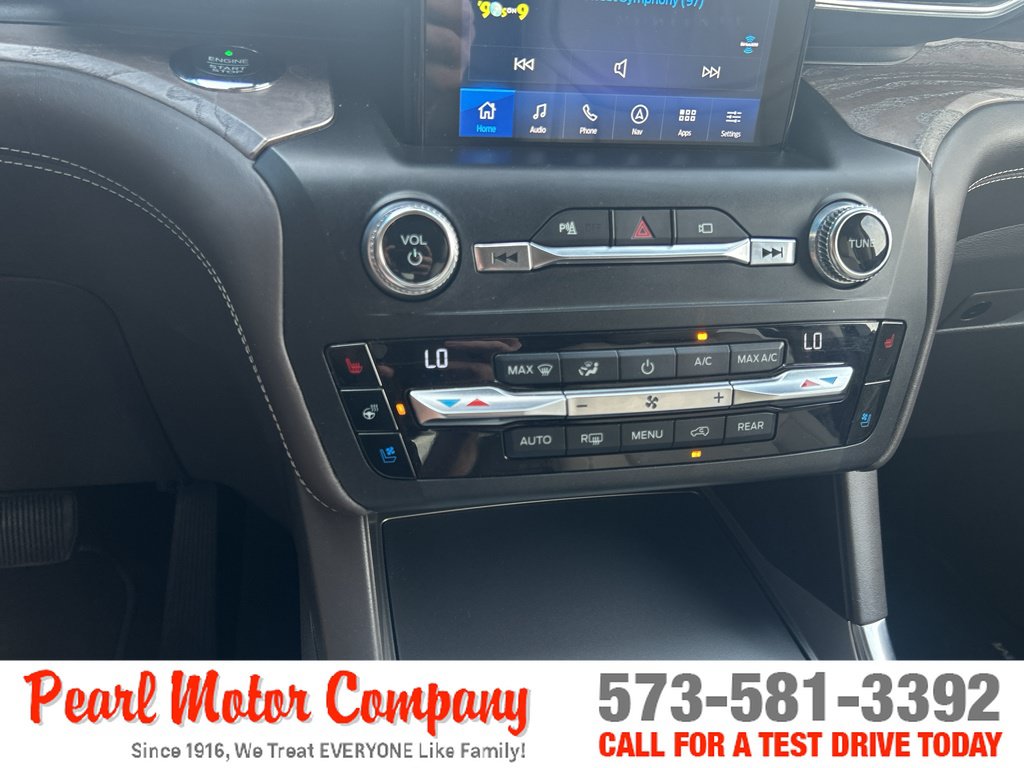 Used 2020 Ford Explorer Platinum w/ Premium Technology Package AWD/4WD image 18
