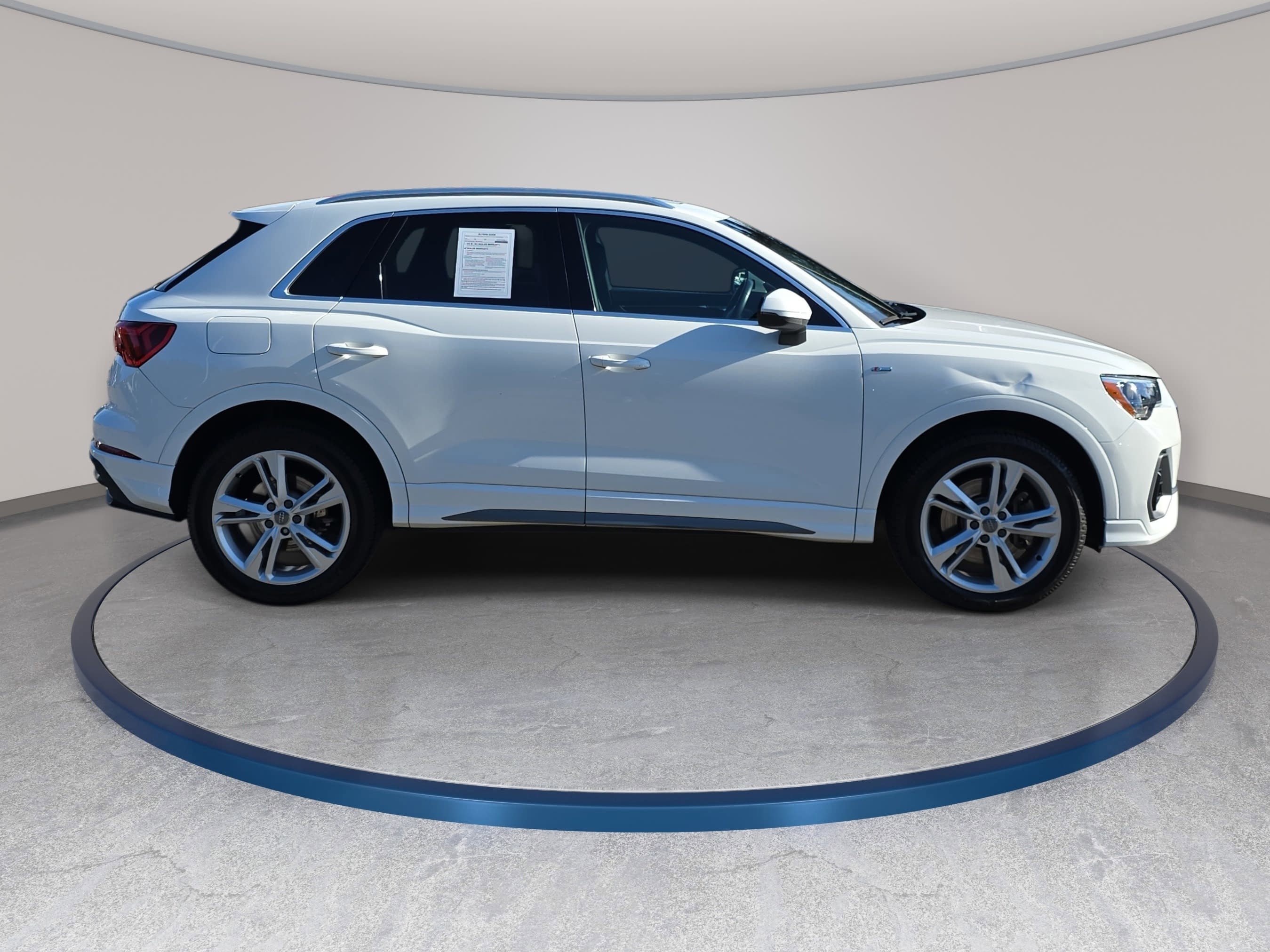 Used 2020 Audi Q3 2.0T Premium w/ Convenience Package AWD/4WD image 4