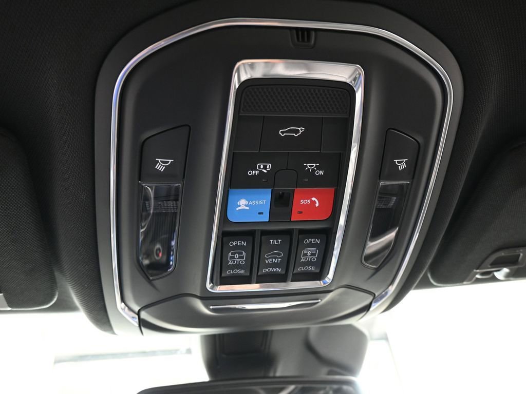 Used 2024 Jeep Grand Cherokee Limited RWD image 31