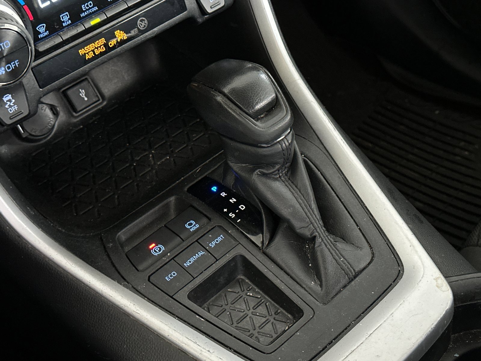 Used 2021 Toyota RAV4 XLE image 19