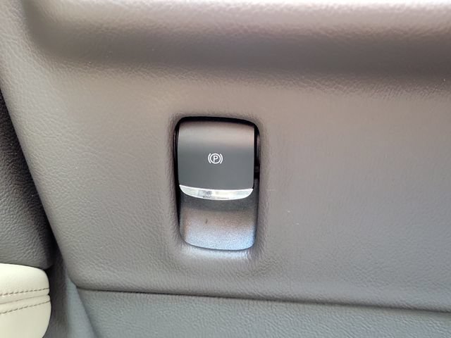 Certified 2022 Lincoln Nautilus FWD w/ Premium Package image 14