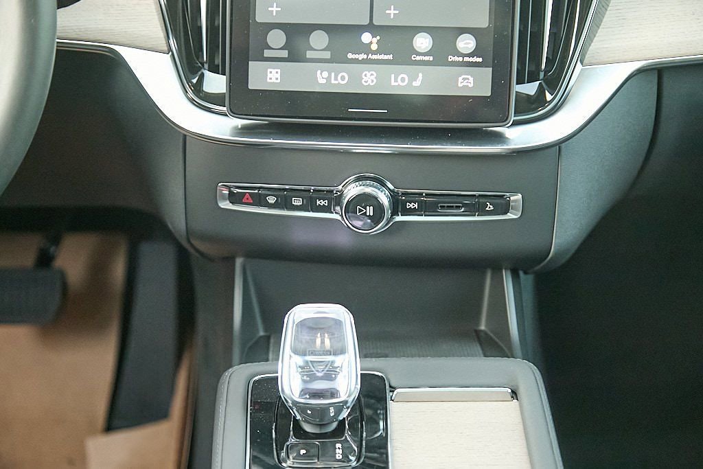 New 2026 Volvo XC90 B6 Plus w/ Protection Package Premier image 28