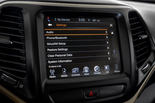 Used 2016 Jeep Cherokee Latitude w/ Cold Weather Group AWD/4WD image 34